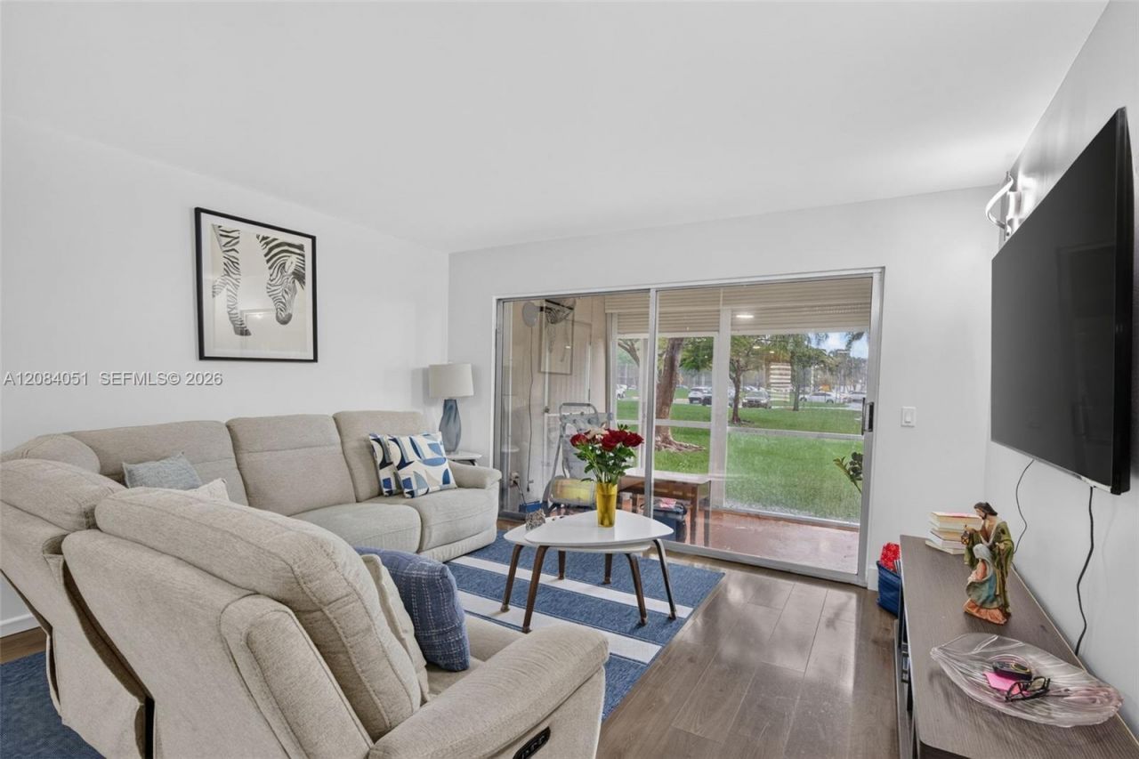 1100 SW 130th Ave, Unit 112H, Pembroke Pines, FL 33027 Photo