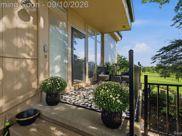 988 Golfview Court, Rochester Hills, Mi 48307