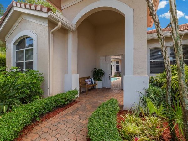1604 Victoria Pointe Ln , Weston, FL 33327