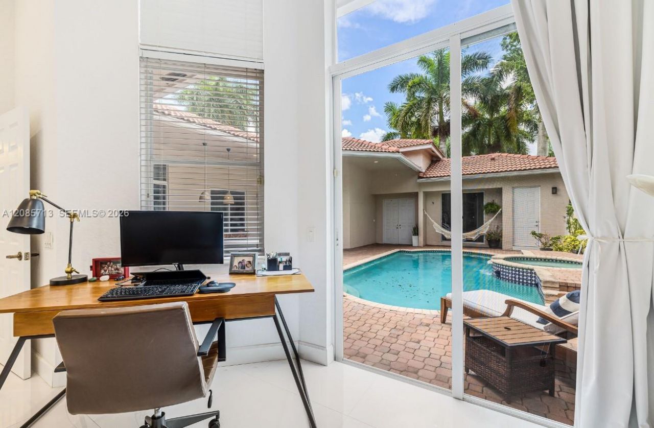 1604 Victoria Pointe Ln, Weston, FL 33327 Photo