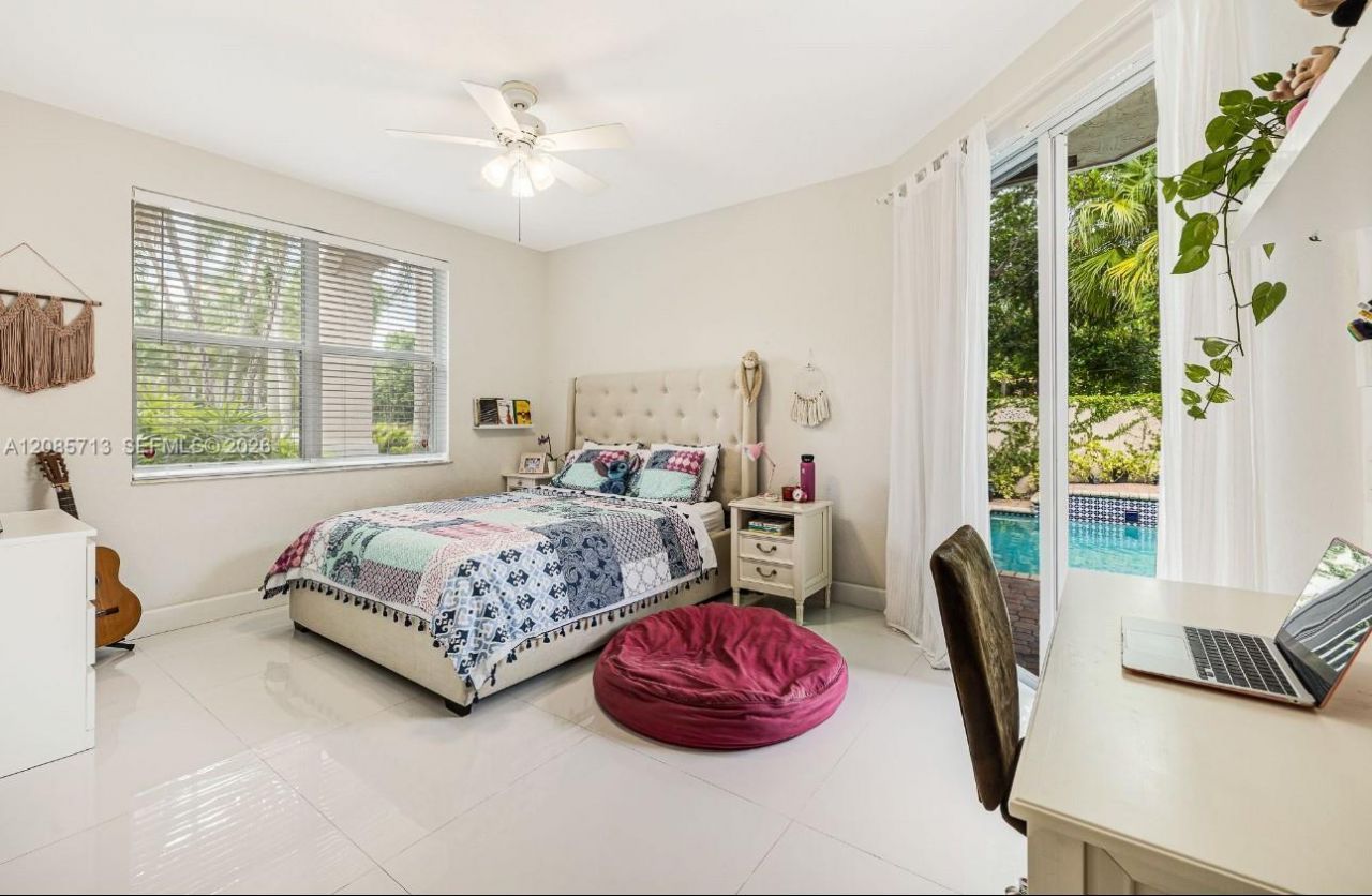 1604 Victoria Pointe Ln, Weston, FL 33327 Photo