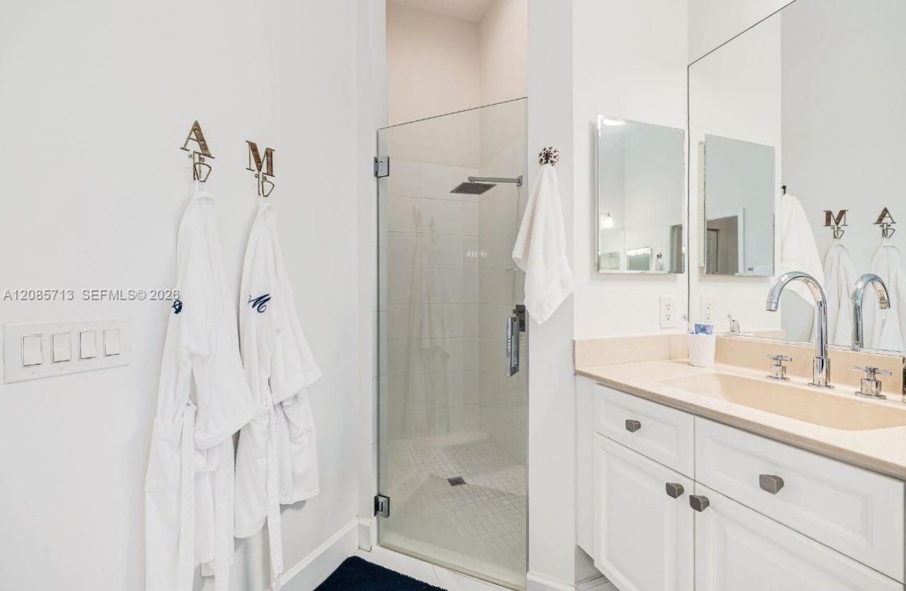 1604 Victoria Pointe Ln, Weston, FL 33327 Photo