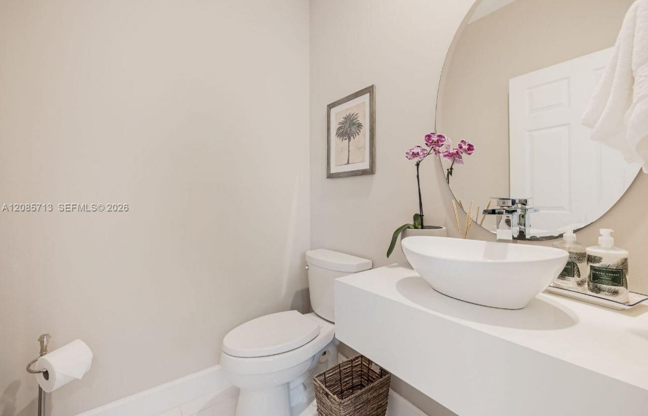 1604 Victoria Pointe Ln, Weston, FL 33327 Photo