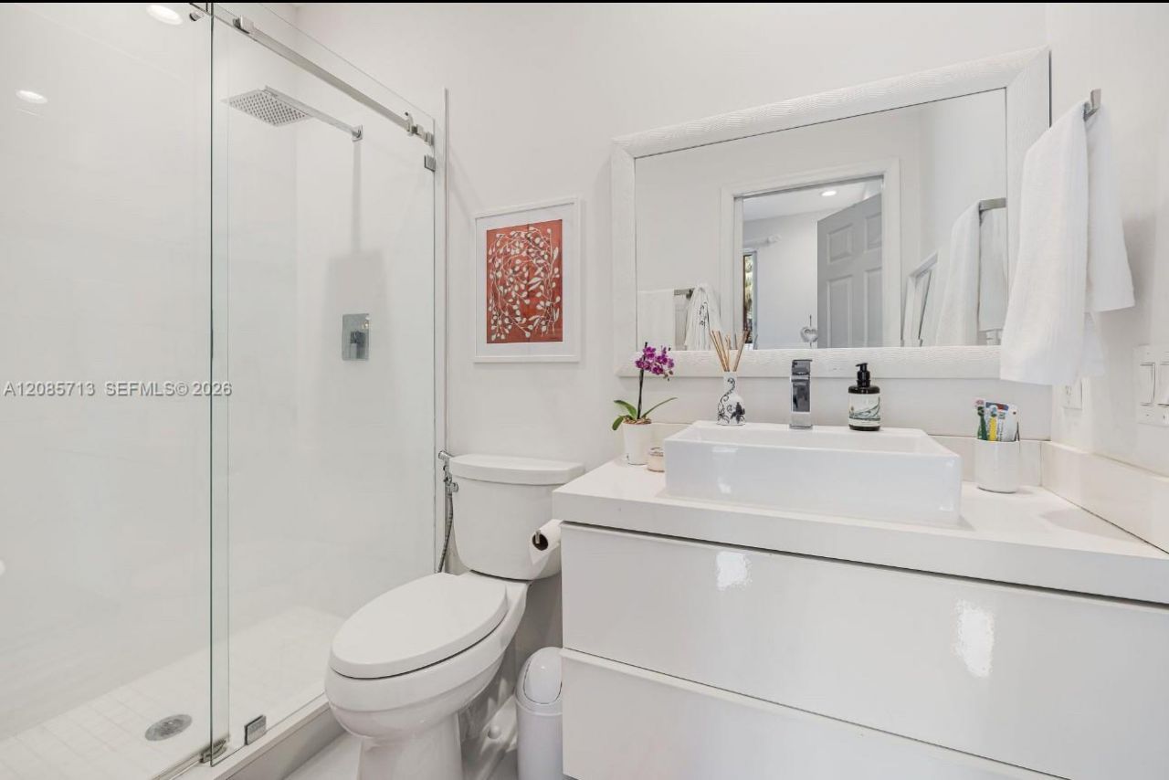 1604 Victoria Pointe Ln, Weston, FL 33327 Photo