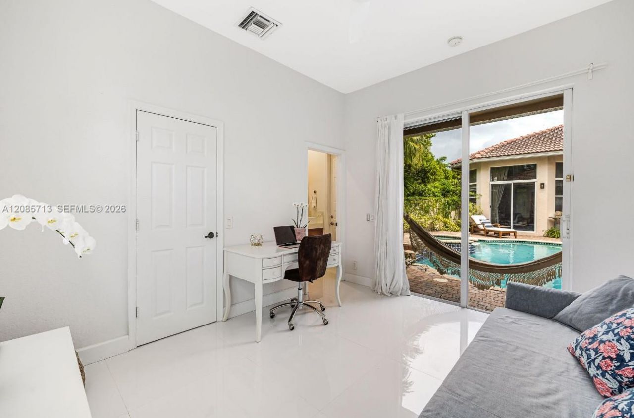 1604 Victoria Pointe Ln, Weston, FL 33327 Photo