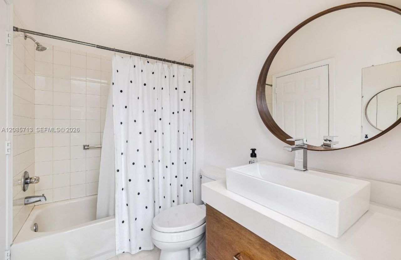 1604 Victoria Pointe Ln, Weston, FL 33327 Photo