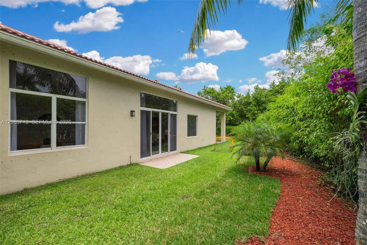 1604 Victoria Pointe Ln, Weston, FL 33327 Photo