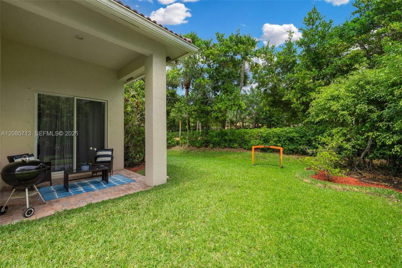 1604 Victoria Pointe Ln, Weston, FL 33327 Photo