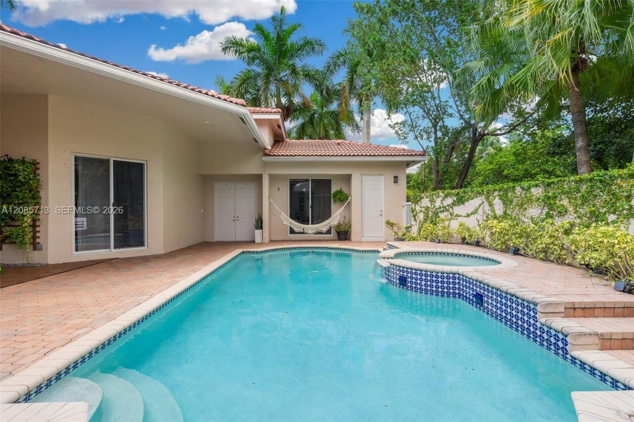 1604 Victoria Pointe Ln, Weston, FL 33327 Photo