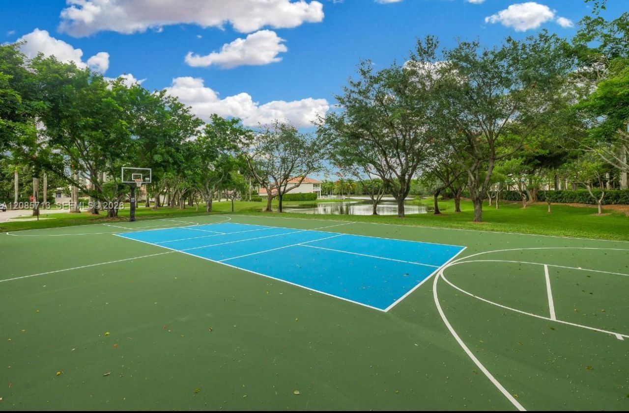1604 Victoria Pointe Ln, Weston, FL 33327 Photo