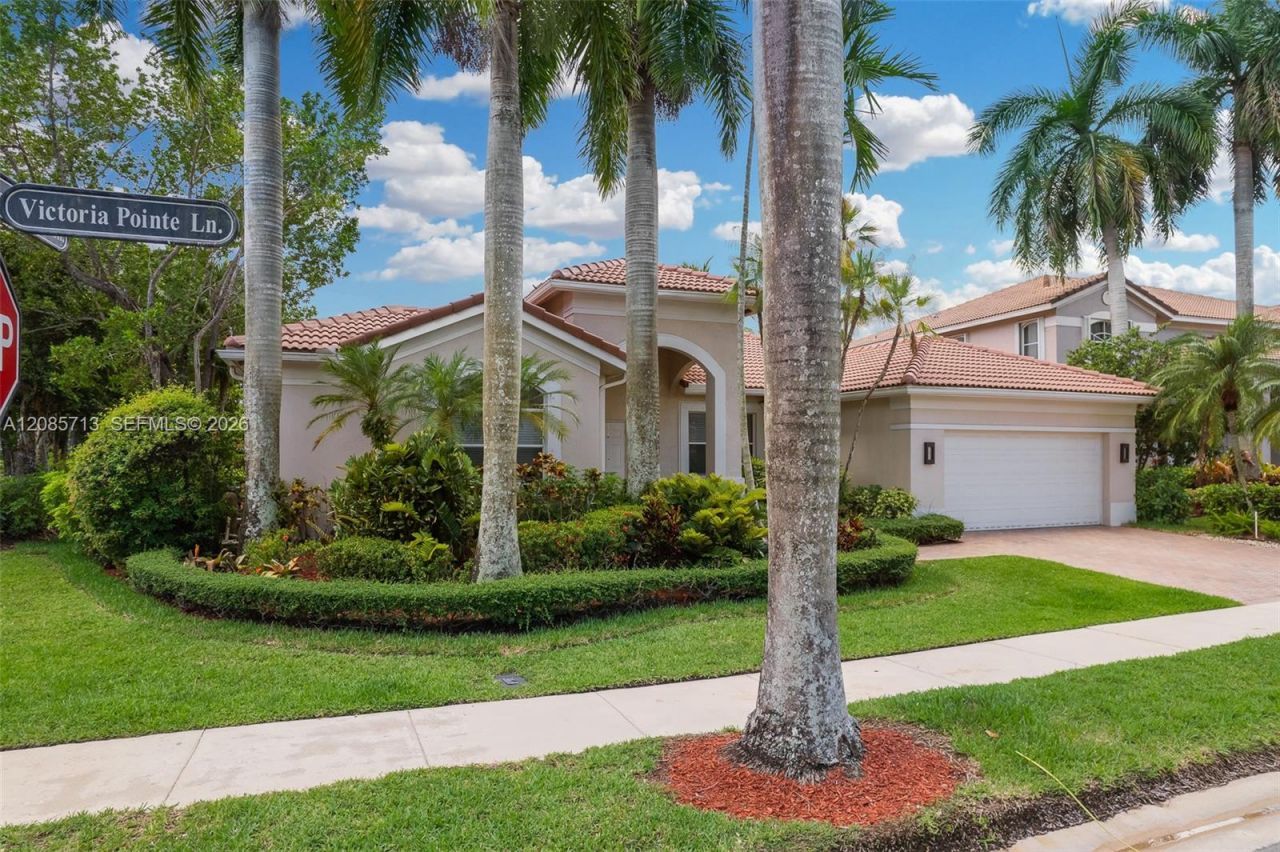 1604 Victoria Pointe Ln, Weston, FL 33327 Photo