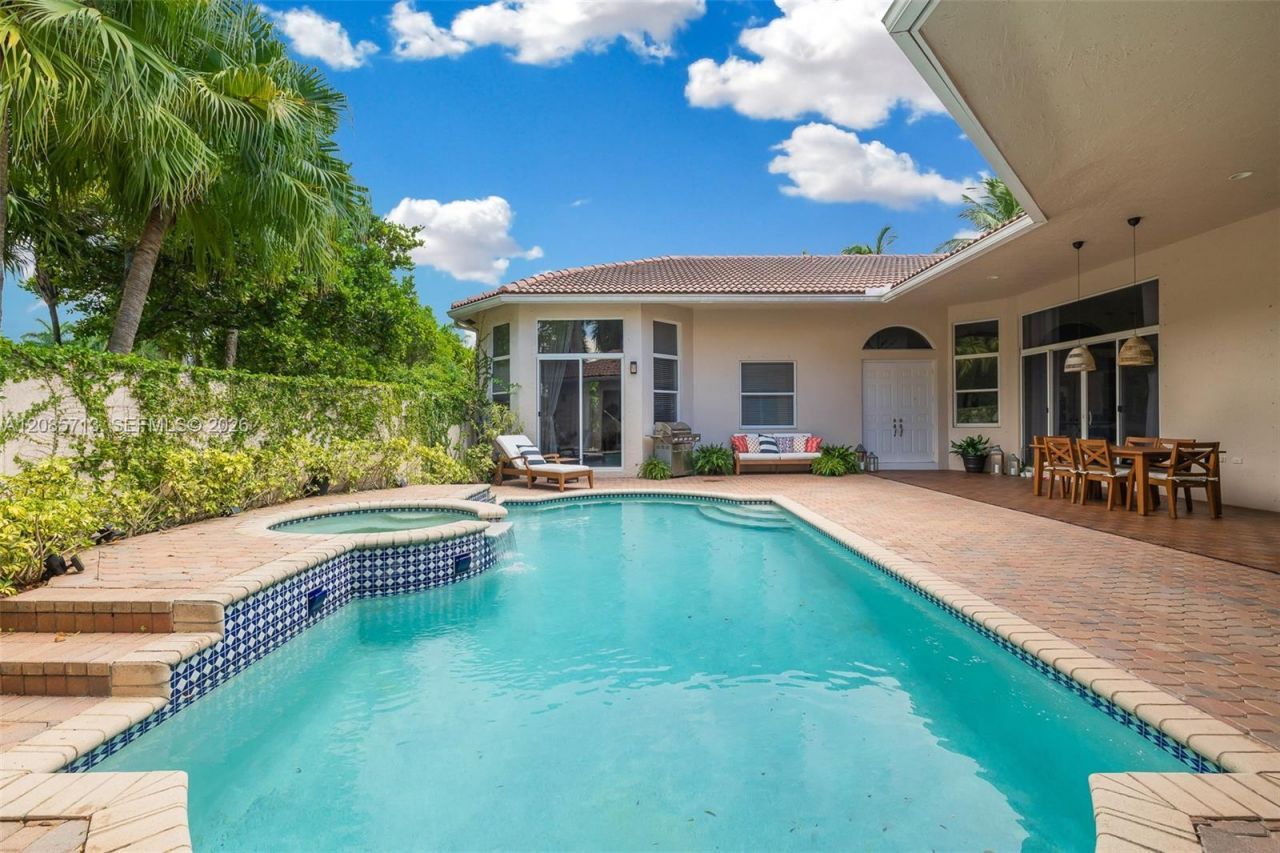 1604 Victoria Pointe Ln, Weston, FL 33327 Photo