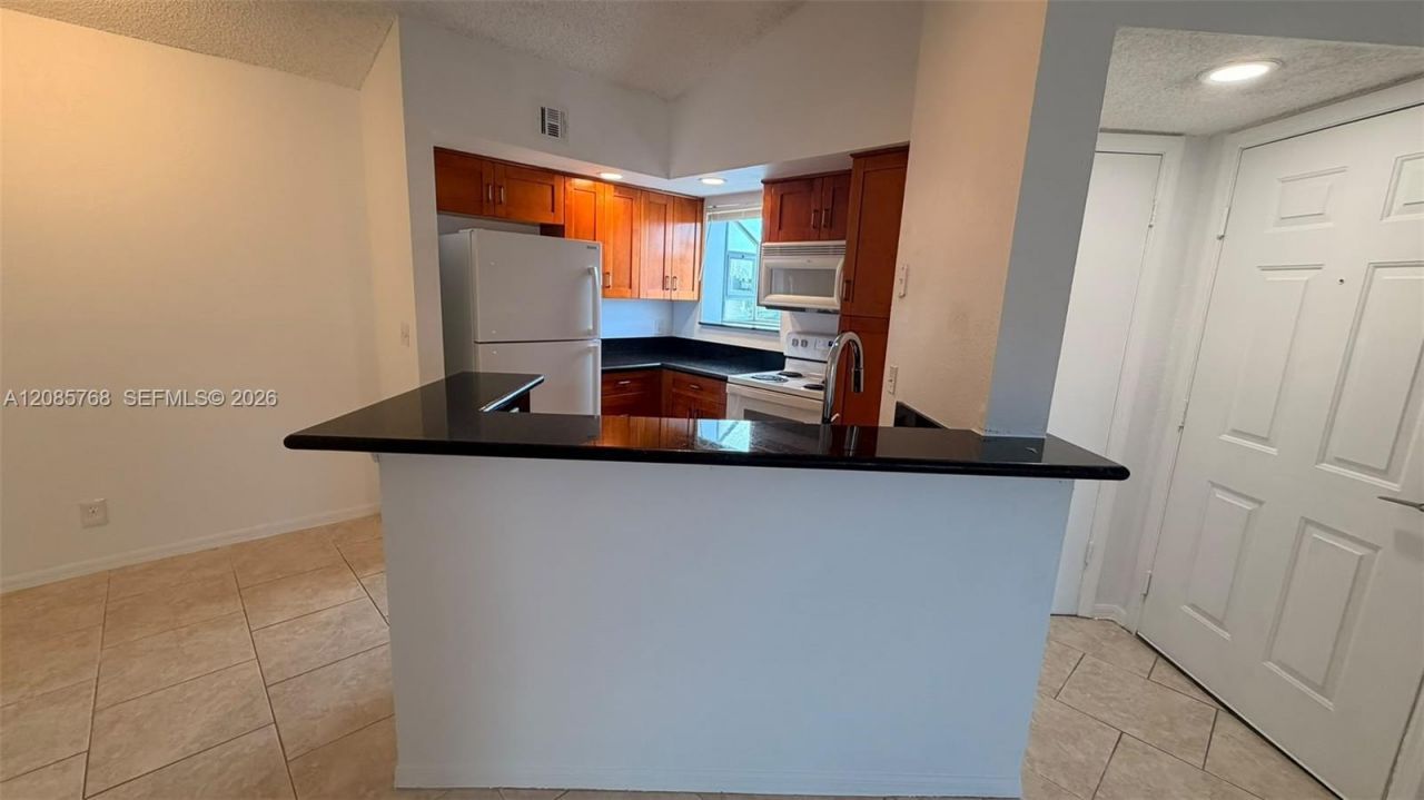 3350 NW Pinewalk Dr N, Unit 1427, Margate, FL 33063 Photo