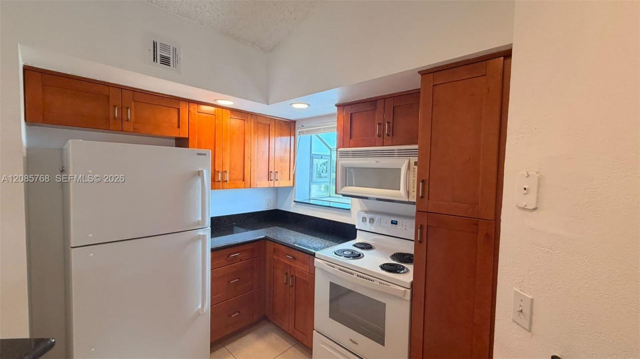 3350 NW Pinewalk Dr N, Unit 1427, Margate, FL 33063 Photo