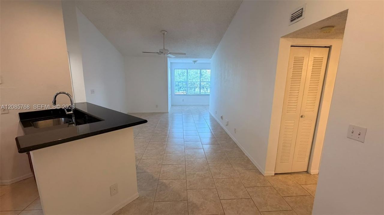 3350 NW Pinewalk Dr N, Unit 1427, Margate, FL 33063 Photo