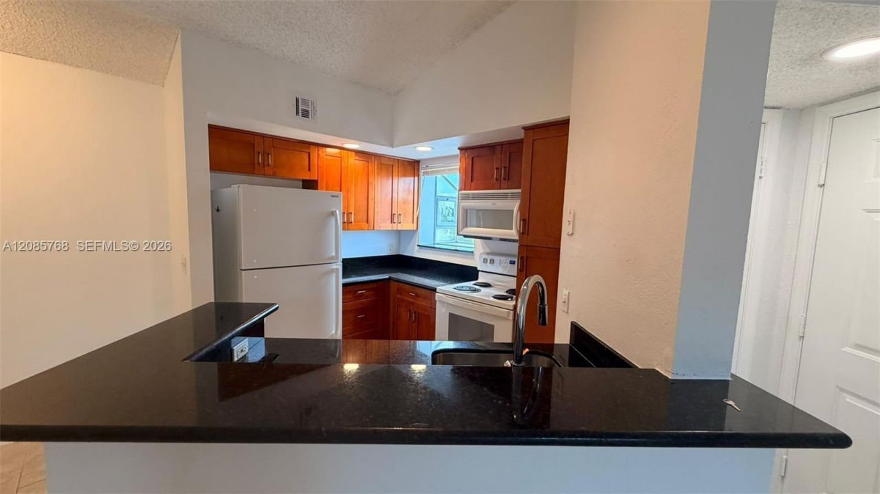3350 NW Pinewalk Dr N, Unit 1427, Margate, FL 33063 Photo
