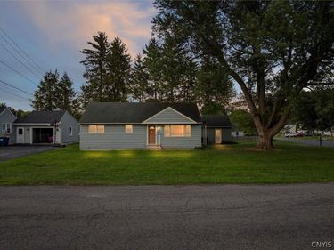 117 Robinhood Lane , Camillus, NY 13031