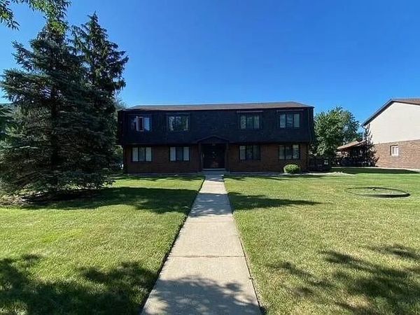 1424 Camellia Drive, Munster, IN 46321