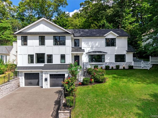 10 Chelsea Drive , Port Washington, NY 11050