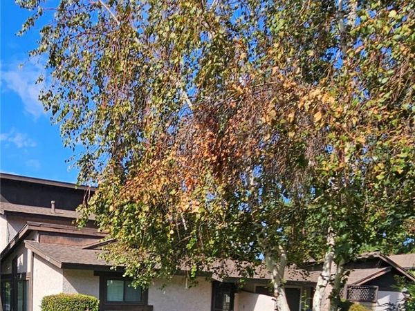 7552 Corbin Avenue, Unit 4, Reseda, CA 91335