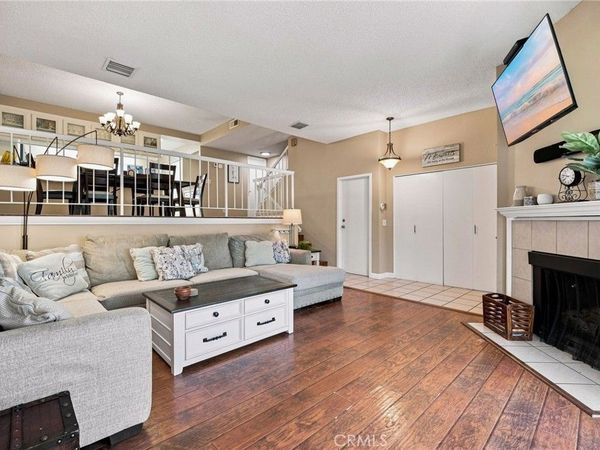 18360 Collins Street, Unit L, Tarzana, CA 91356