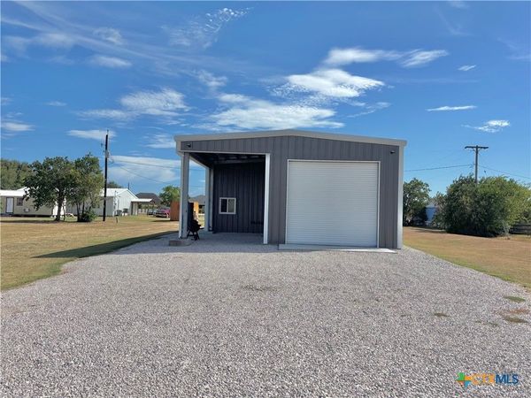 911 Bill Tindall Avenue, Seadrift, TX 77983