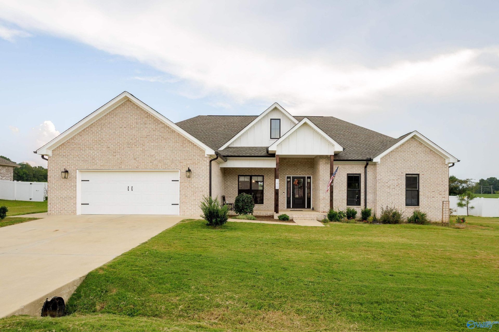150 Spry Way, Killen, AL 35645 Main Photo