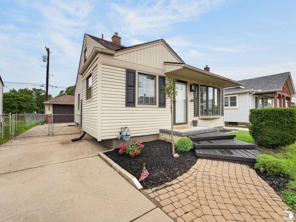 17606 Valade Street, Riverview, MI 48193