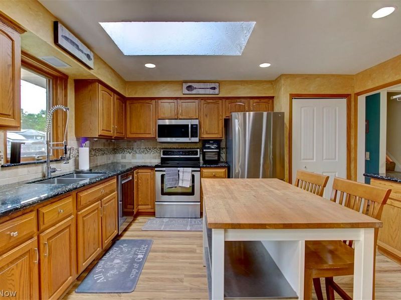 24764 Randall Drive, North Olmsted, OH 44070 Photo 9