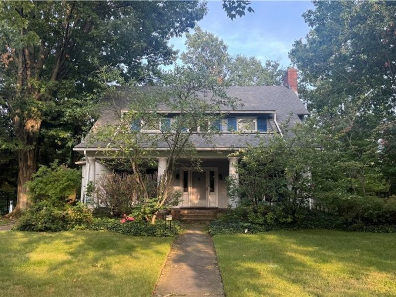 2325 N St James Pky, Cleveland Heights, OH 44106 Photo 1