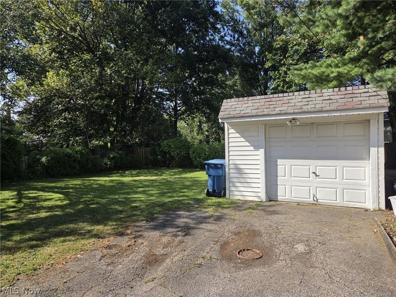 21444 Northwood Avenue, Fairview Park, OH 44126 Photo 10