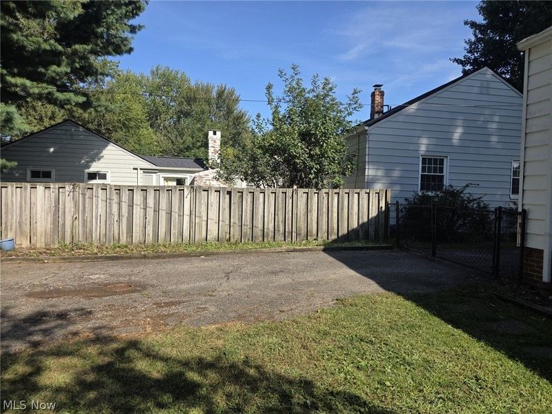 21444 Northwood Avenue, Fairview Park, OH 44126 Photo 11