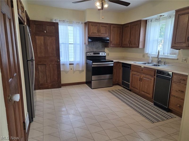 21444 Northwood Avenue, Fairview Park, OH 44126 Photo 5