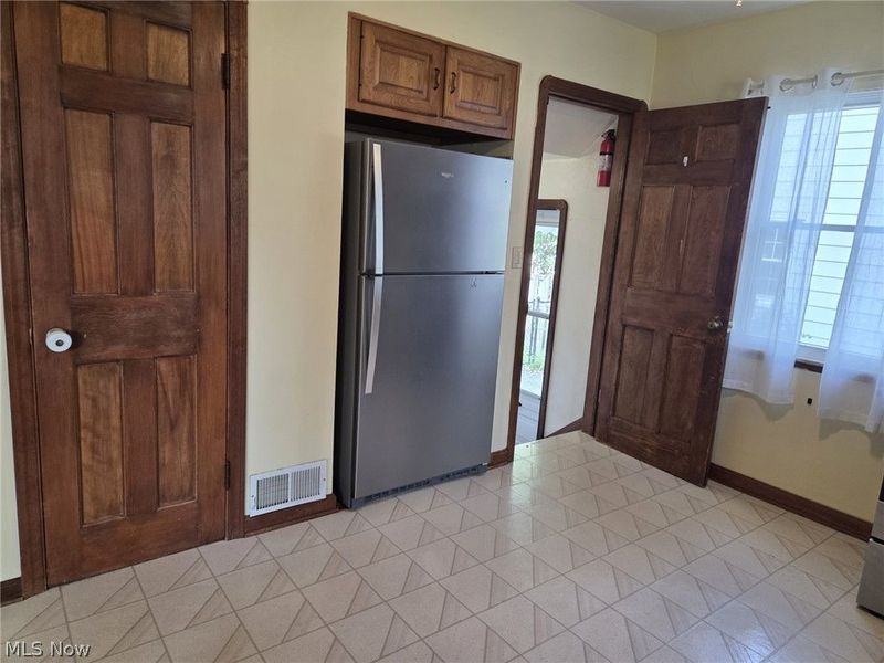 21444 Northwood Avenue, Fairview Park, OH 44126 Photo 7