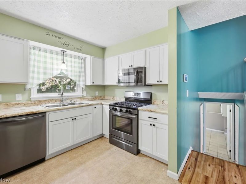 281 Cricklewood Drive, Cortland, OH 44410 Photo 12