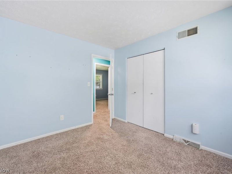 281 Cricklewood Drive, Cortland, OH 44410 Photo 13