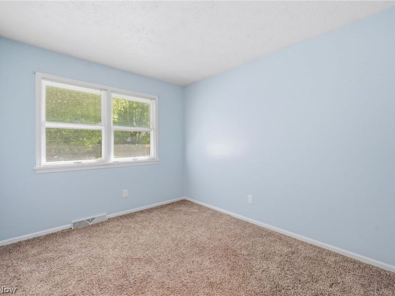 281 Cricklewood Drive, Cortland, OH 44410 Photo 14