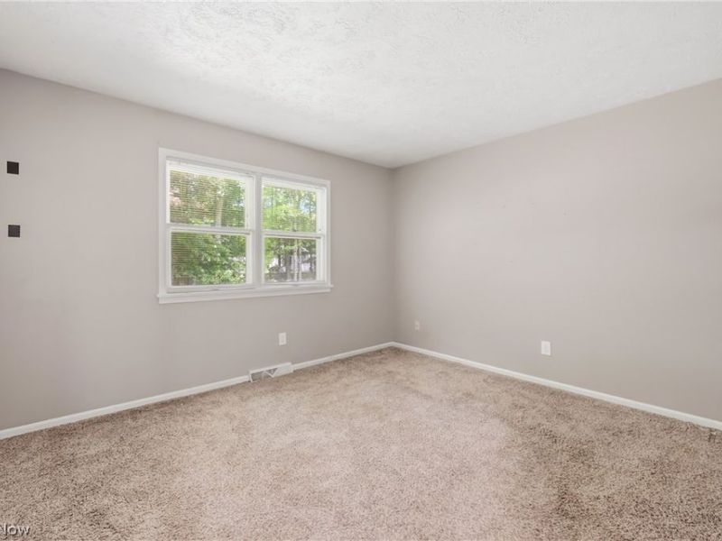 281 Cricklewood Drive, Cortland, OH 44410 Photo 18