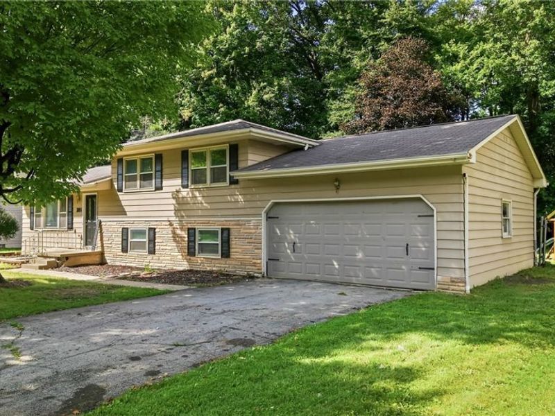281 Cricklewood Drive, Cortland, OH 44410 Photo 2