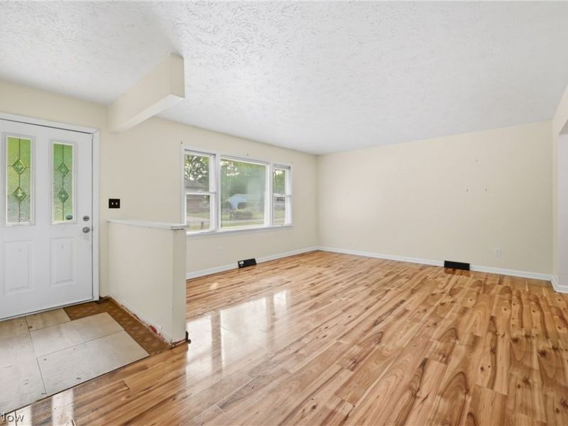 281 Cricklewood Drive, Cortland, OH 44410 Photo 5