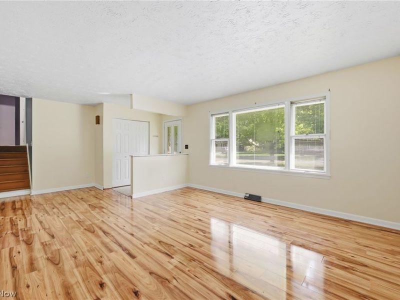 281 Cricklewood Drive, Cortland, OH 44410 Photo 6