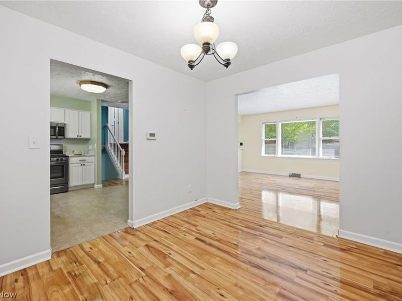 281 Cricklewood Drive, Cortland, OH 44410 Photo 7