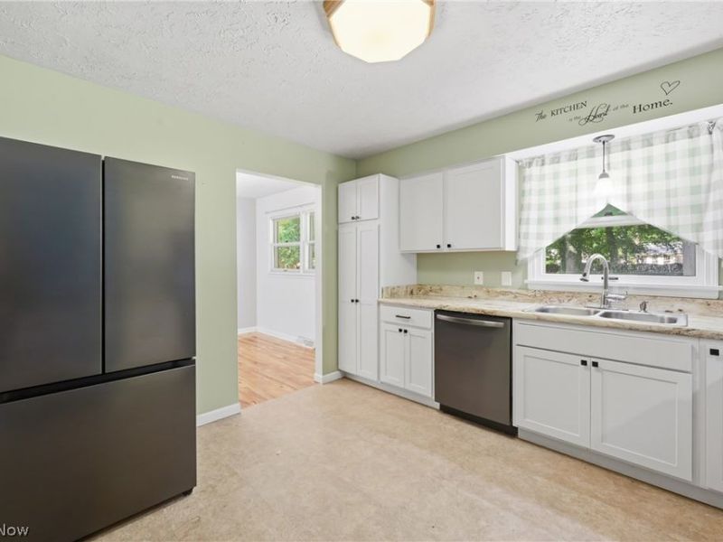 281 Cricklewood Drive, Cortland, OH 44410 Photo 9