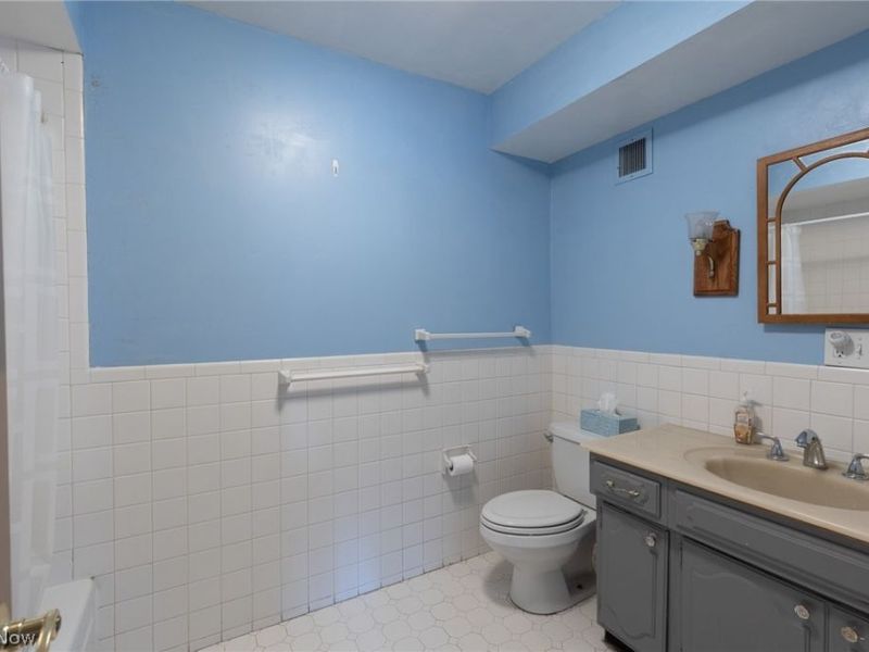 255 N Portage Path, Unit 204, Akron, OH 44303 Photo 12
