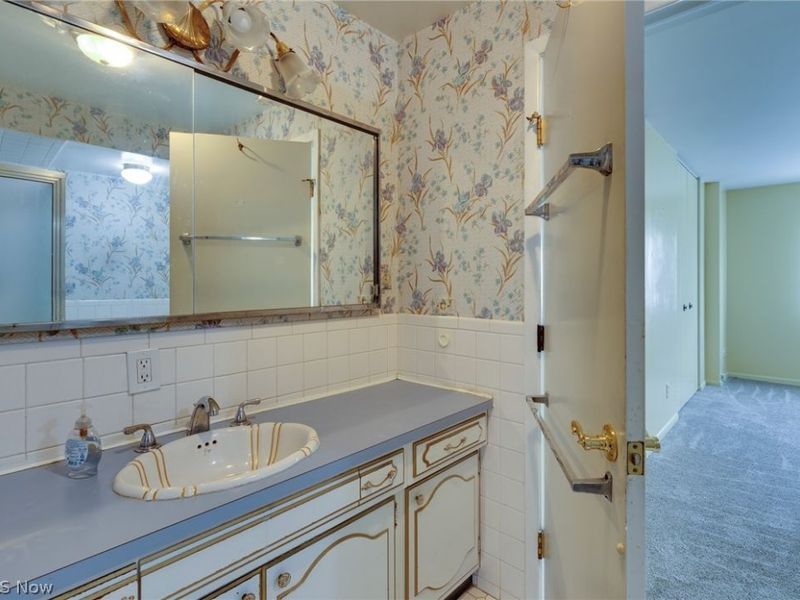 255 N Portage Path, Unit 204, Akron, OH 44303 Photo 16