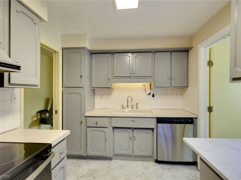 255 N Portage Path, Unit 204, Akron, OH 44303 Photo 6