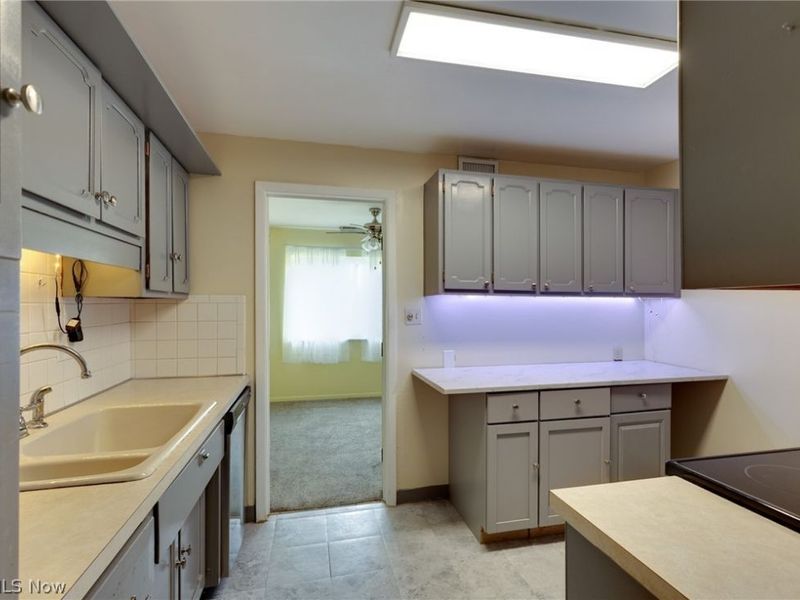 255 N Portage Path, Unit 204, Akron, OH 44303 Photo 8