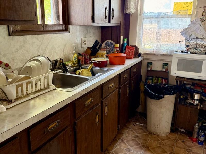 16900 Larchwood Avenue, Cleveland, OH 44135 Photo 5
