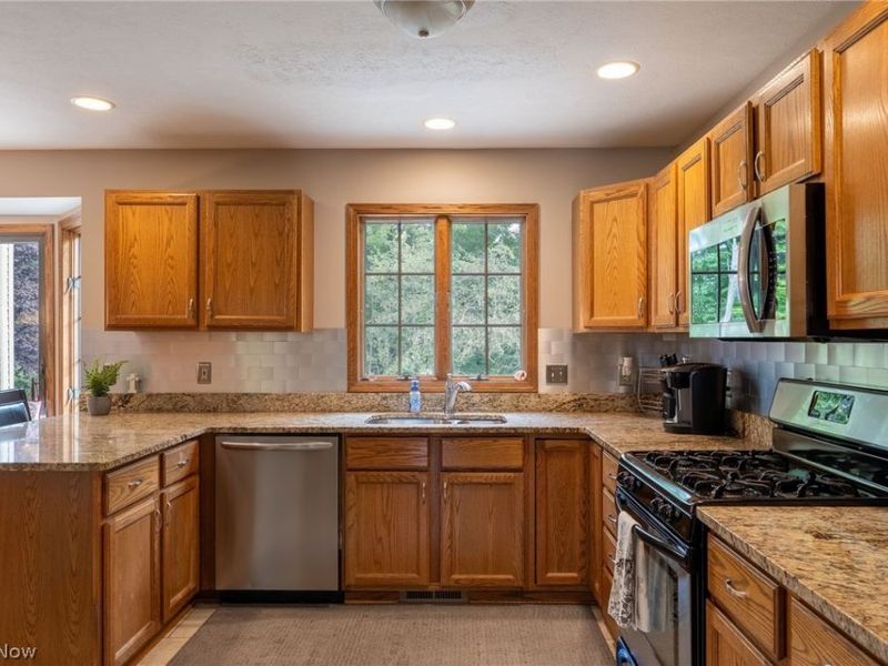 107 Amberwood Court, Boardman, OH 44512 Photo 6