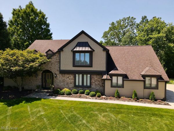 206 Brookside Boulevard , Hinckley, OH 44233